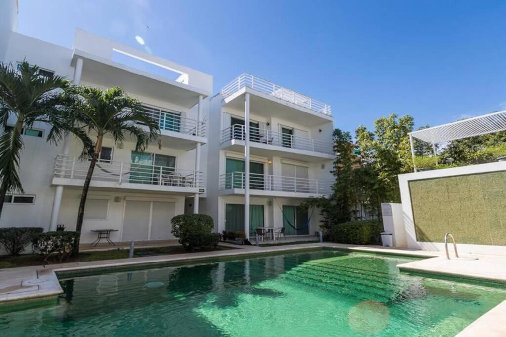 Apartment Poolside Tranquil In