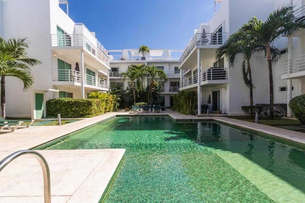 Apartment Poolside Tranquil In